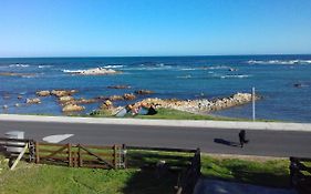 Franskraal-Bit Of Salt-Rustic Family Beach House-From R1650 Per Night, Sleeps 6,Min 2 Nights, Please Note No Tv Is Available, Only A Monitor And A Hdmi Cable For Streaming Purposes